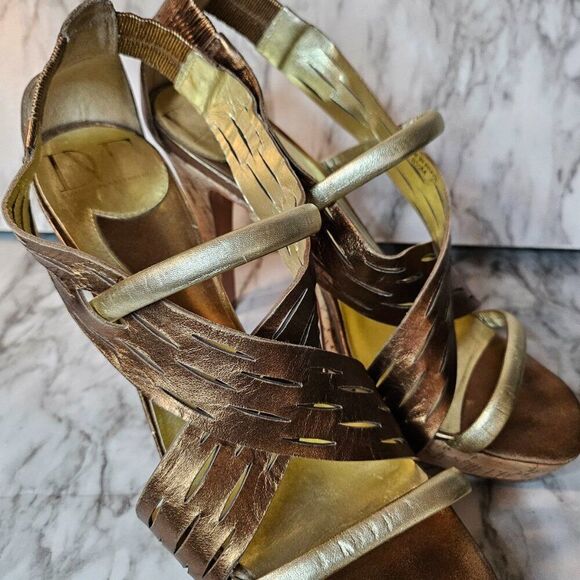 DVF Diane von Furstenberg Bronze Gold Leather Cork Stilettos 8.5 - Picture 3 of 3